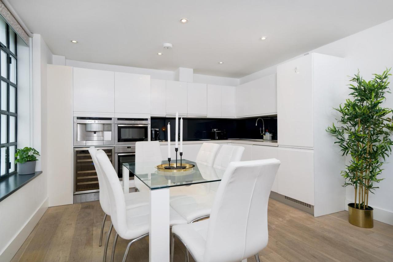Lägenhet New! Luxury! 2Bedr/3 Beds/2,5Bath! Covent Garden ! *