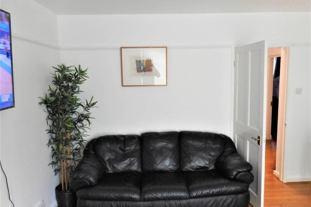 Stunning Lovely 3- Bedroom Fulham With Roof Terraces Appartamento