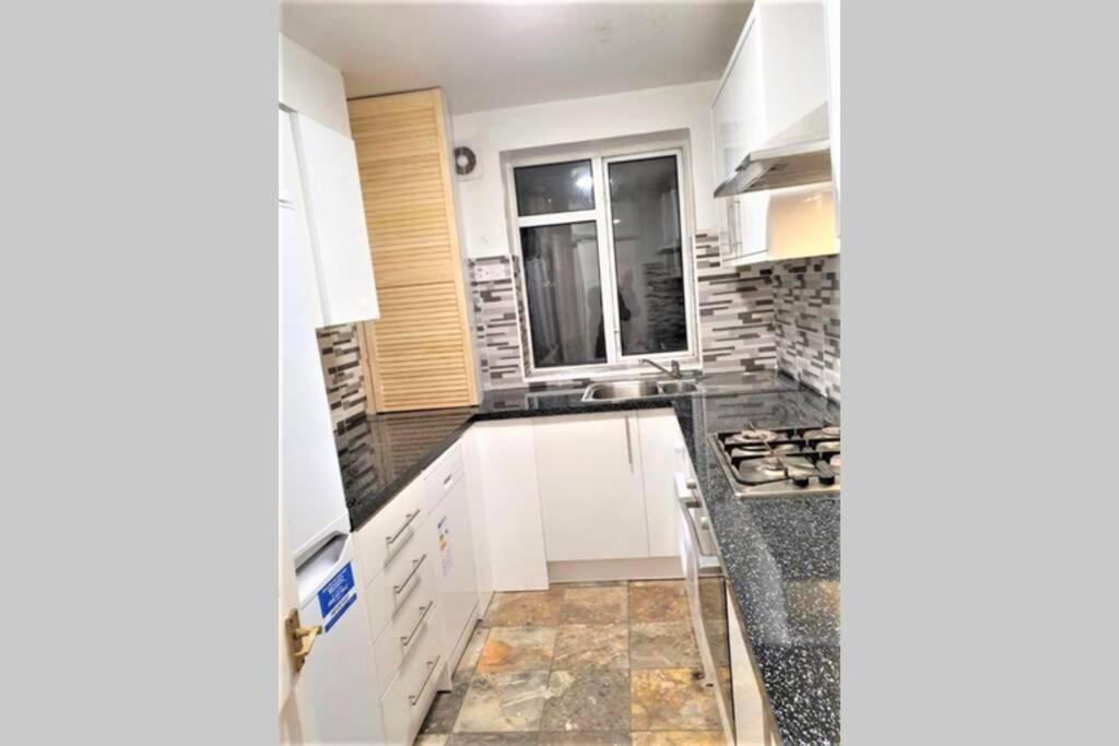 Stunning Lovely 3- Bedroom Fulham With Roof Terraces Apartment