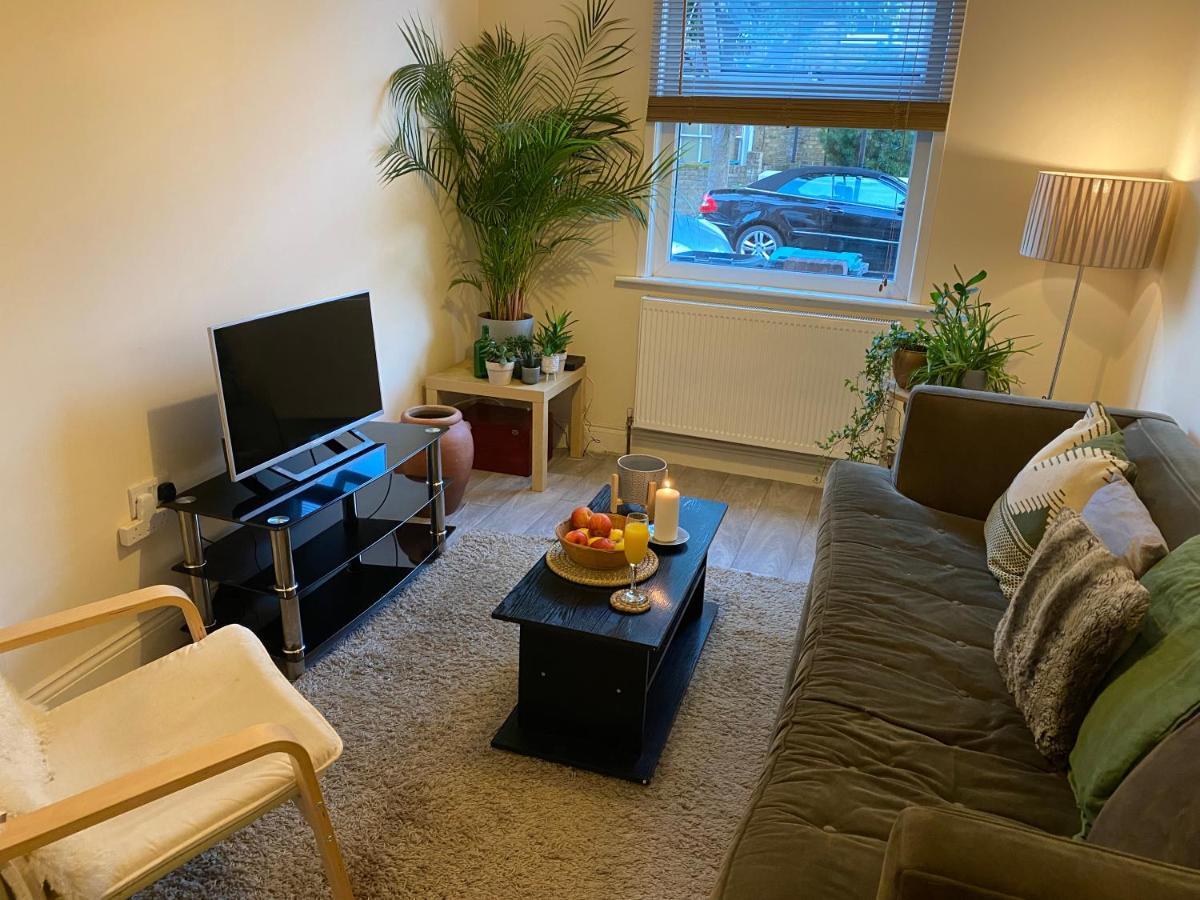 35 Mins To London. 3 Bedrooms. 2 Bathrooms With Garden * Londres