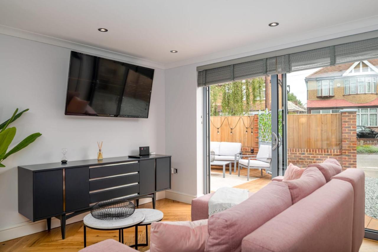 Guestready - Unique Near Wimbledon With Gorgeous Deck And Parking Ferienhaus *