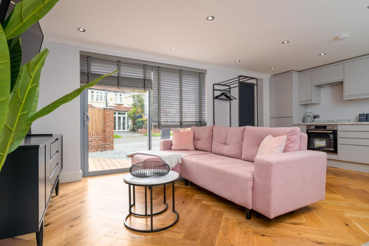 Guestready - Unique Near Wimbledon With Gorgeous Deck And Parking Ferienhaus London