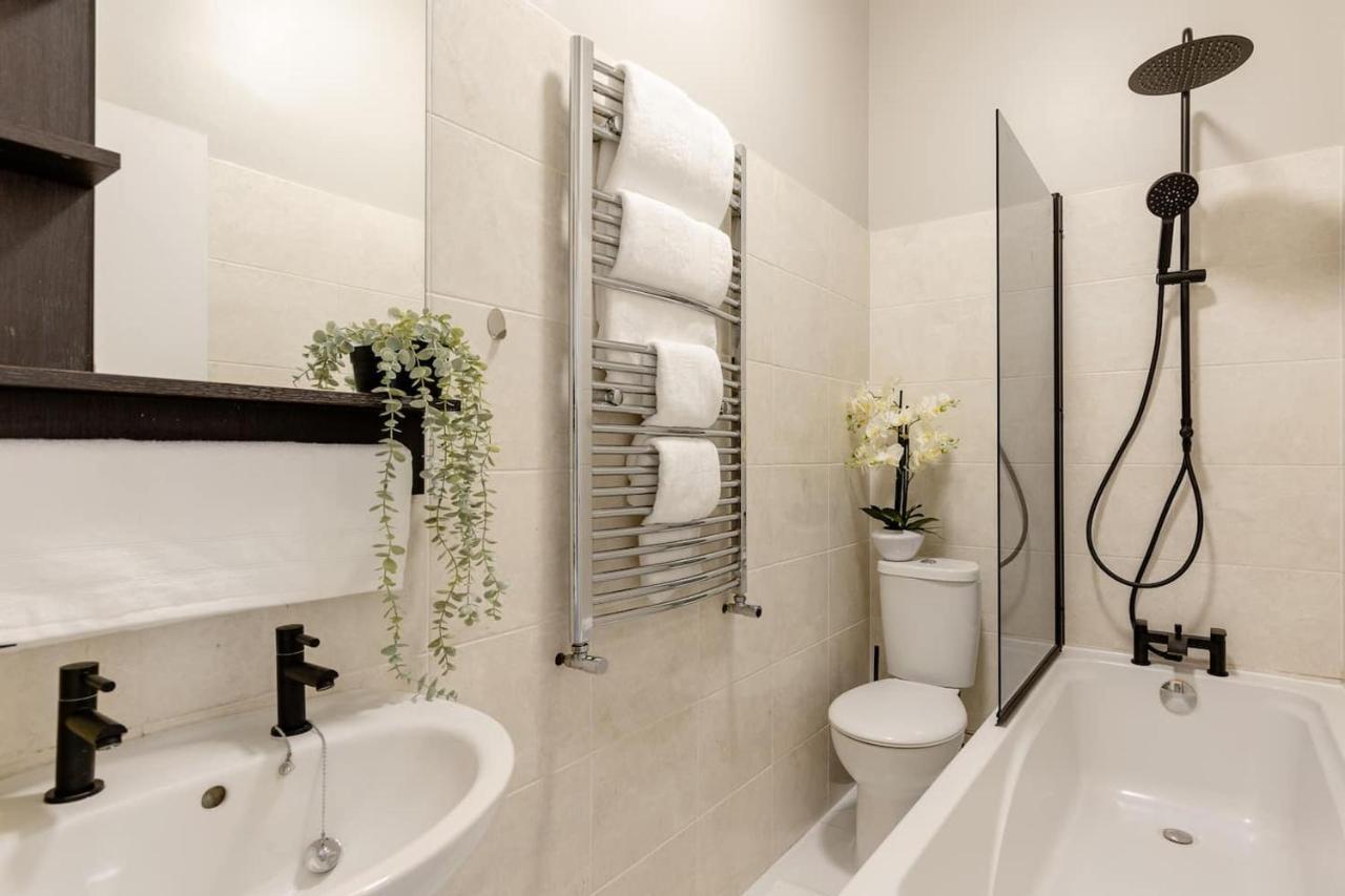 Lägenhet Lovely 2 Bedroom In West Hampstead, London