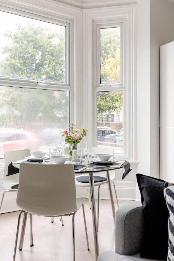 Lovely 2 Bedroom In West Hampstead, Lägenhet