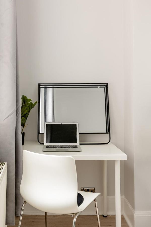 Lovely 2 Bedroom In West Hampstead, Lägenhet