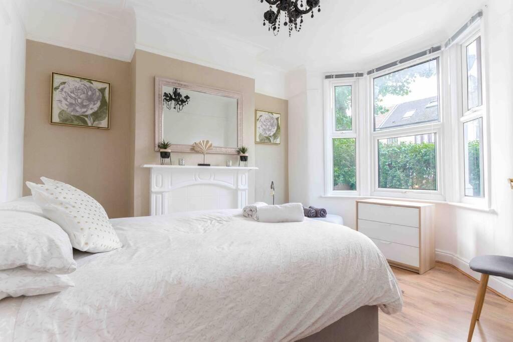 Vakantiehuis Contemporary 3 Bed House With Spacious Garden Close To Stratford Londen
