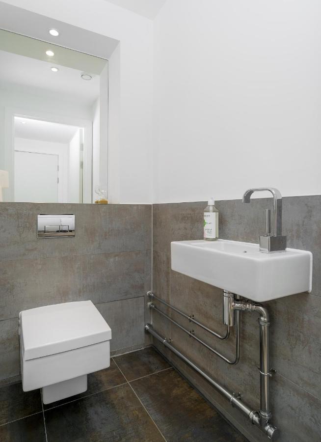 Lägenhet New! Luxury! 2Bedr/3 Beds/2,5Bath! Covent Garden ! London