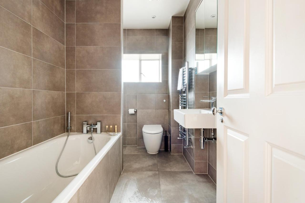 Stunning One Bedroom In Location Apartment