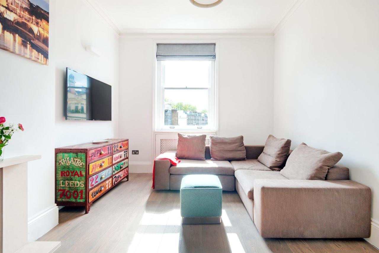 Stunning One Bedroom In Location Apartment *