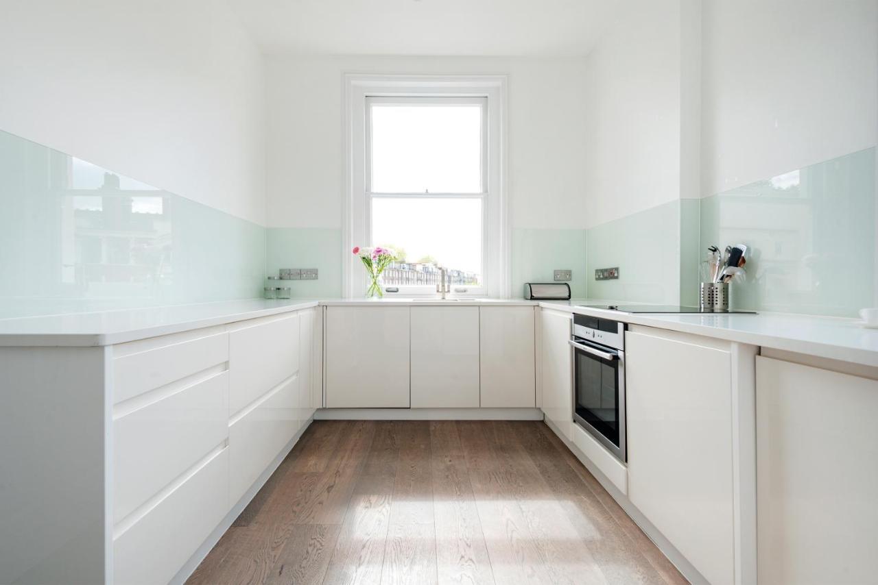 Stunning One Bedroom In Location Apartment *