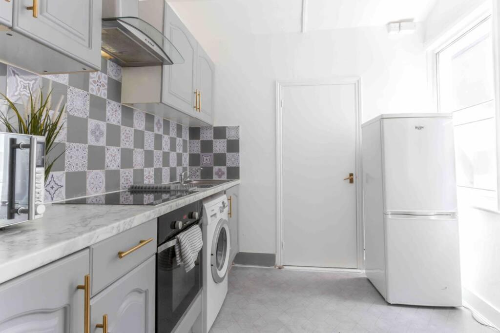 Contemporary 3 Bed House With Spacious Garden Close To Stratford Vakantiehuis