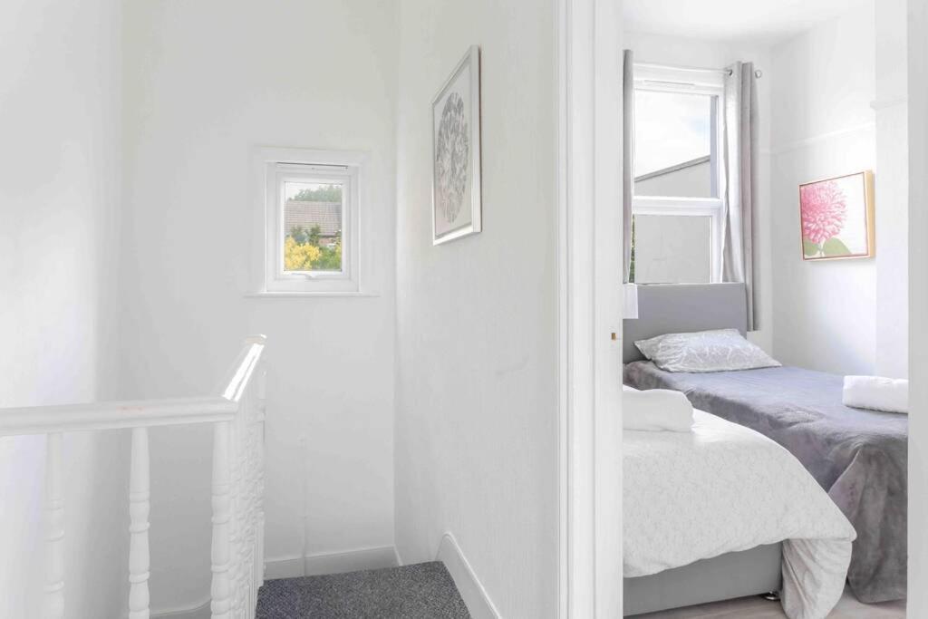 Contemporary 3 Bed House With Spacious Garden Close To Stratford * Londen