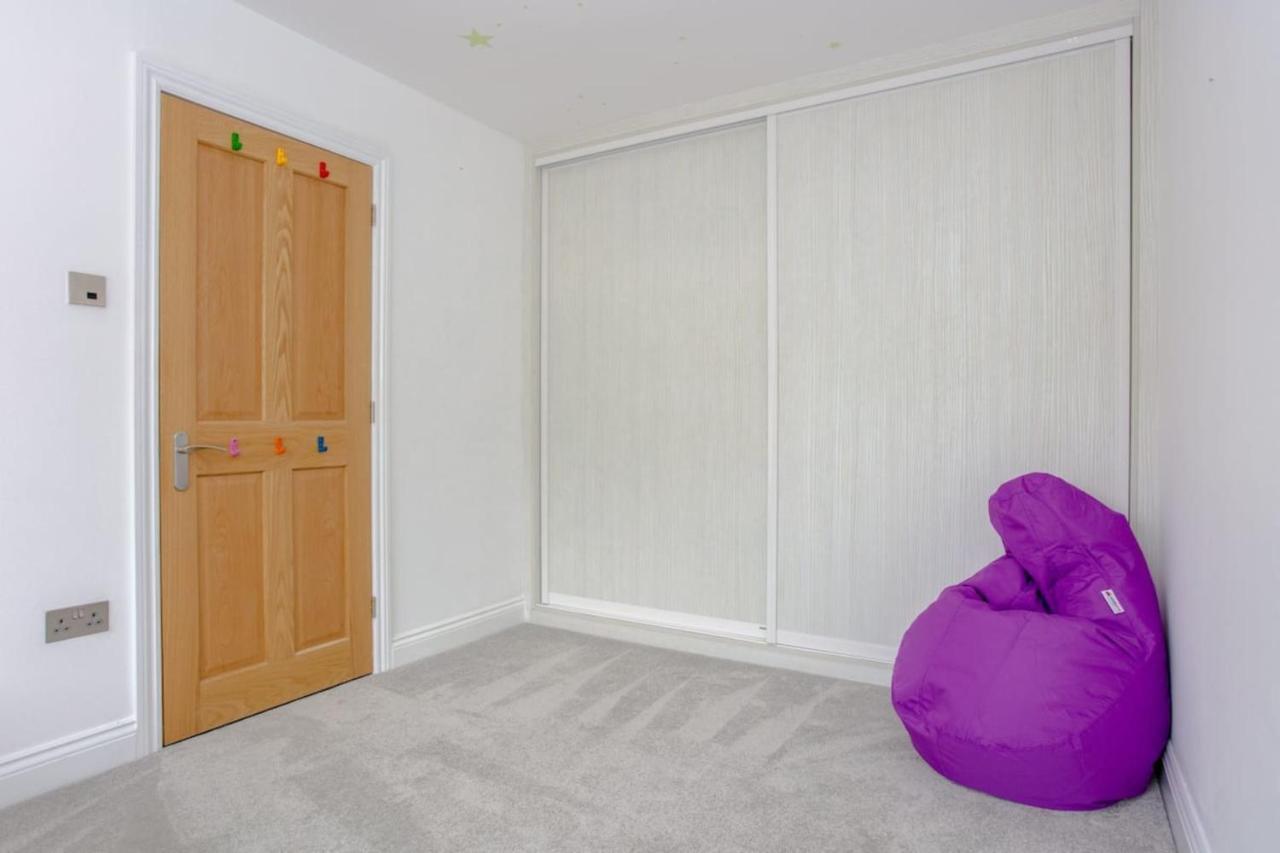 Spacious 3 Bedroom With Large Balcony *