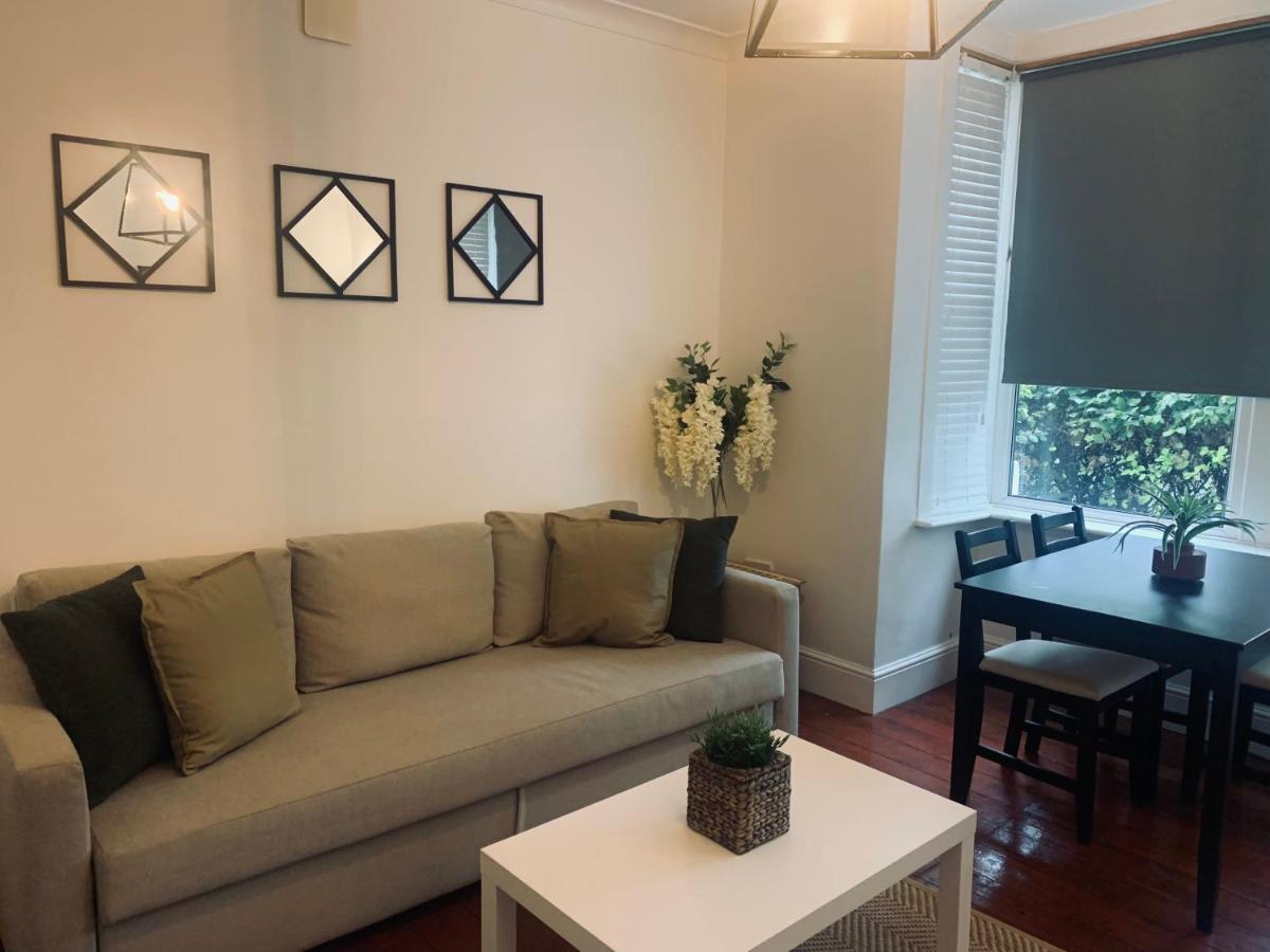Unique 2 Bedroom In London/ Excel / Olympic Close To Line Tube Station With Gated Parking Space
