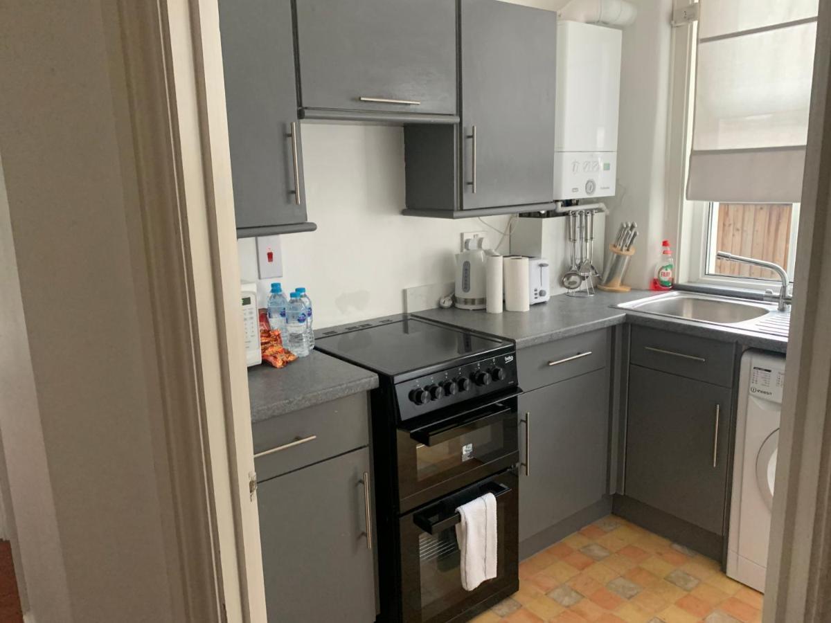 Unique 2 Bedroom In London/ Excel / Olympic Close To Line Tube Station With Gated Parking Space * London