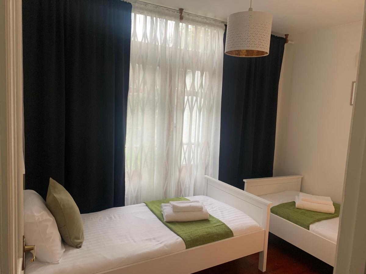 Unique 2 Bedroom In London/ Excel / Olympic Close To Line Tube Station With Gated Parking Space Appartement *