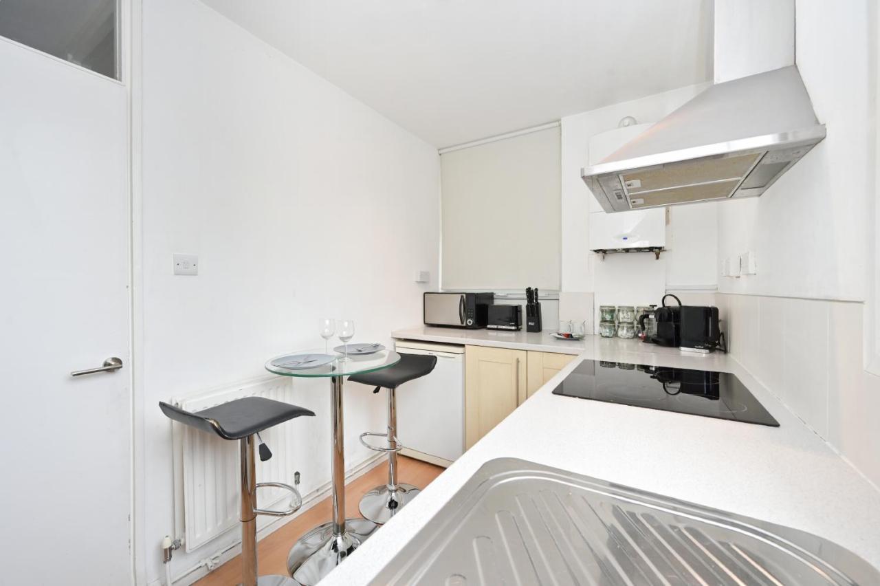 - Great Portland St, Regents Pk, Euston * London