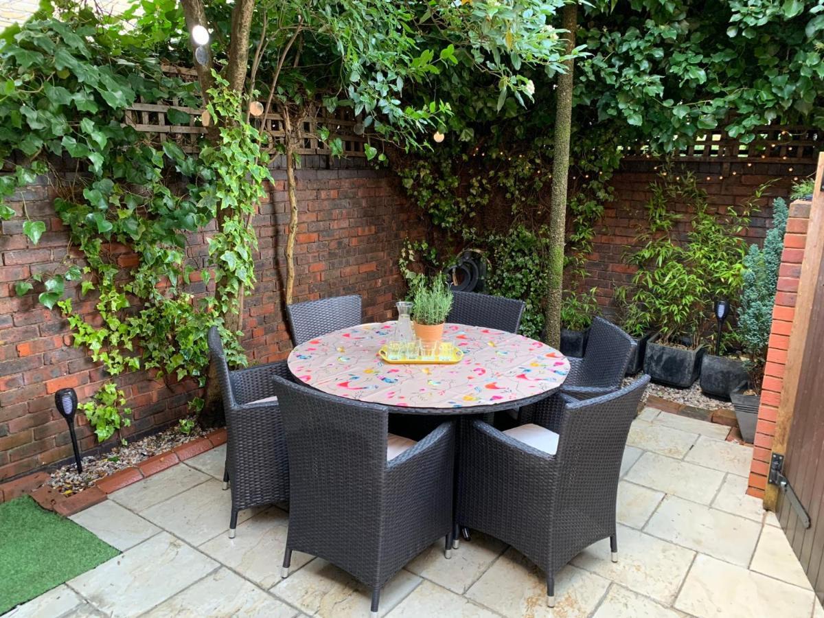 Hébergement de vacances Notting Hill 3br Townhouse With Ensuite Bathrooms - Ideal For Families Londres