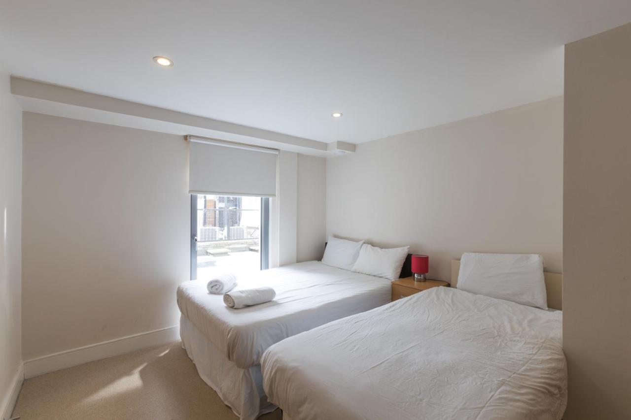 Modern 2 Bed 2 Bath With Outdoor Space Hyde Park Apartment *