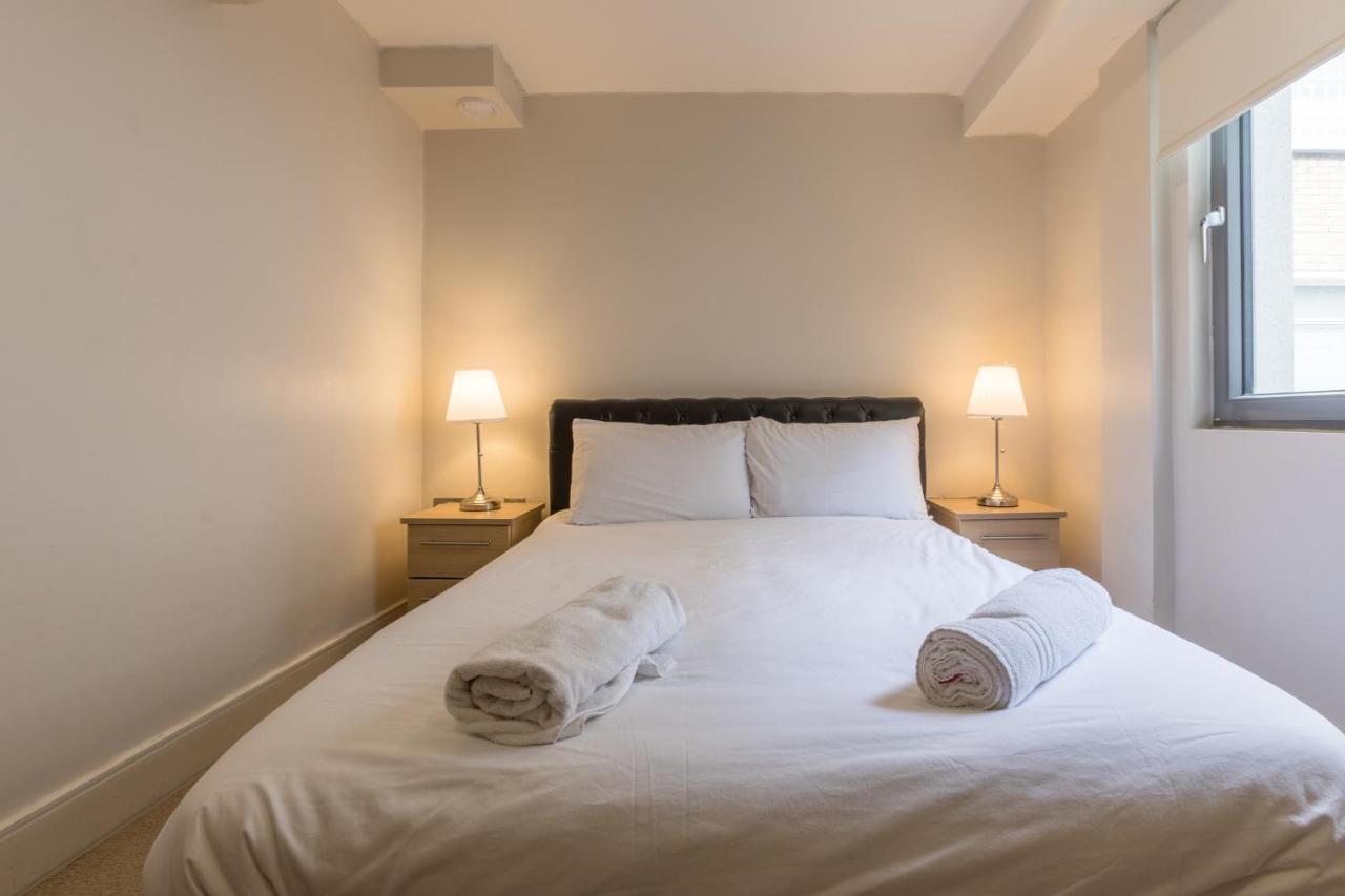 Modern 2 Bed 2 Bath With Outdoor Space Hyde Park Apartment London