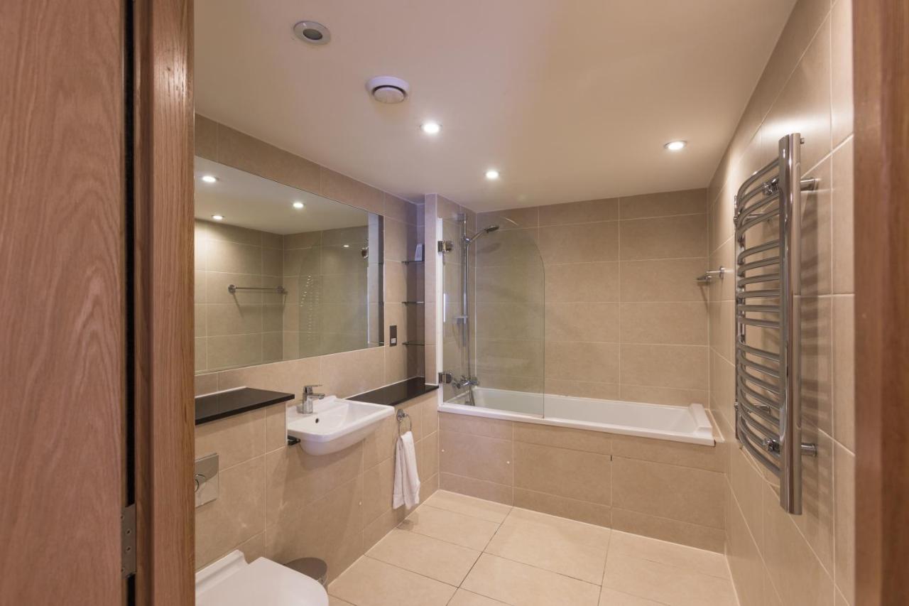 Modern 2 Bed 2 Bath With Outdoor Space Hyde Park