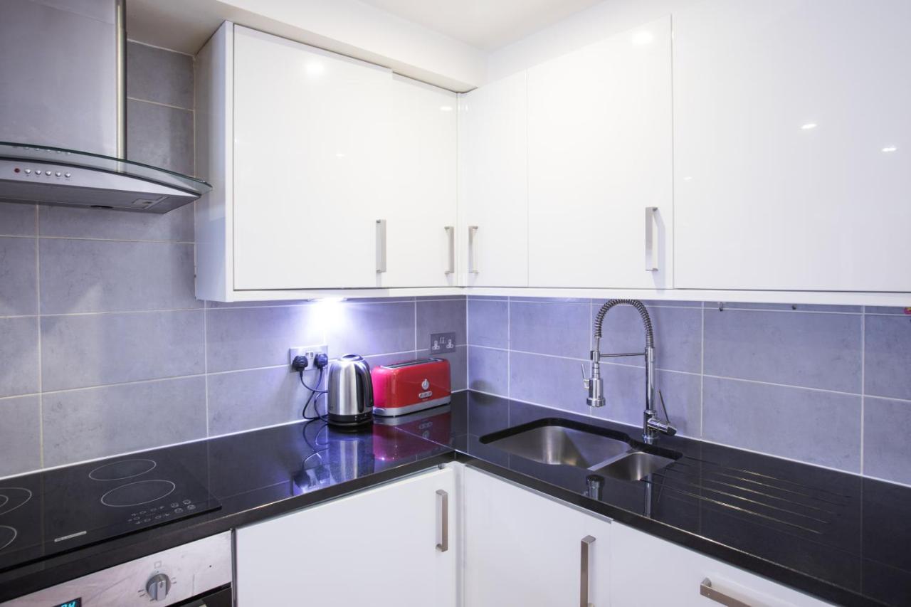 Modern 2 Bed 2 Bath With Outdoor Space Hyde Park Apartment