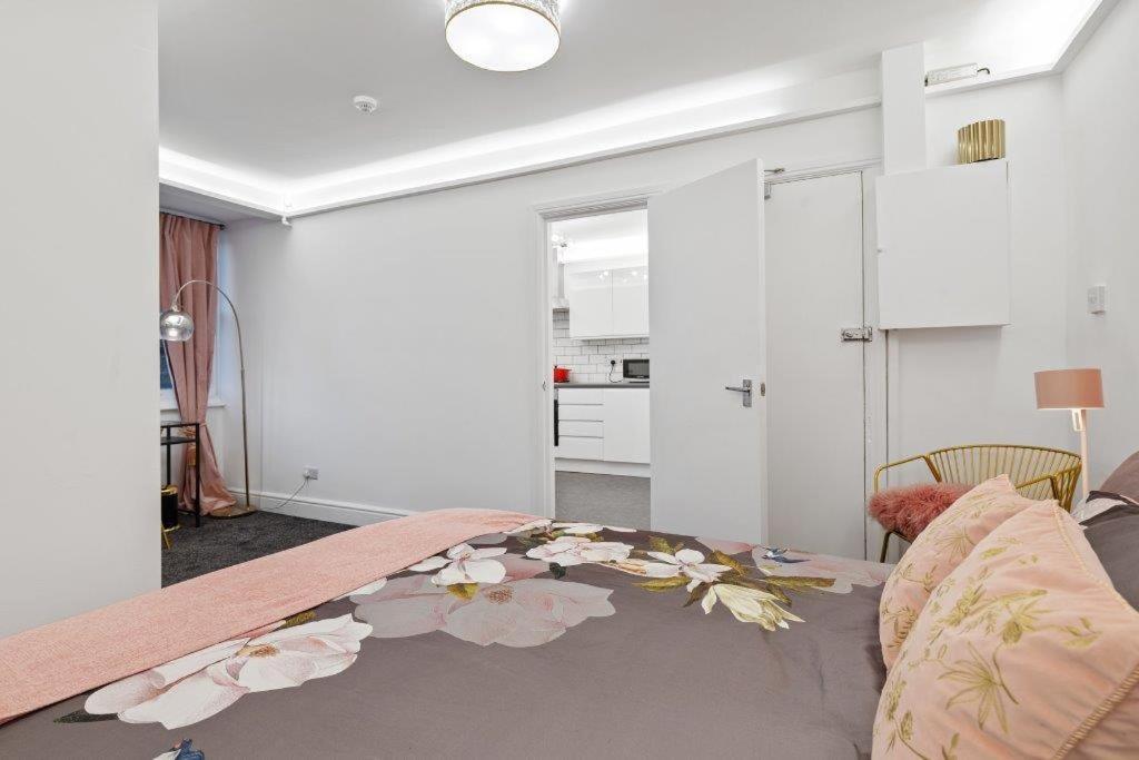 Belsize Park Boutique * London