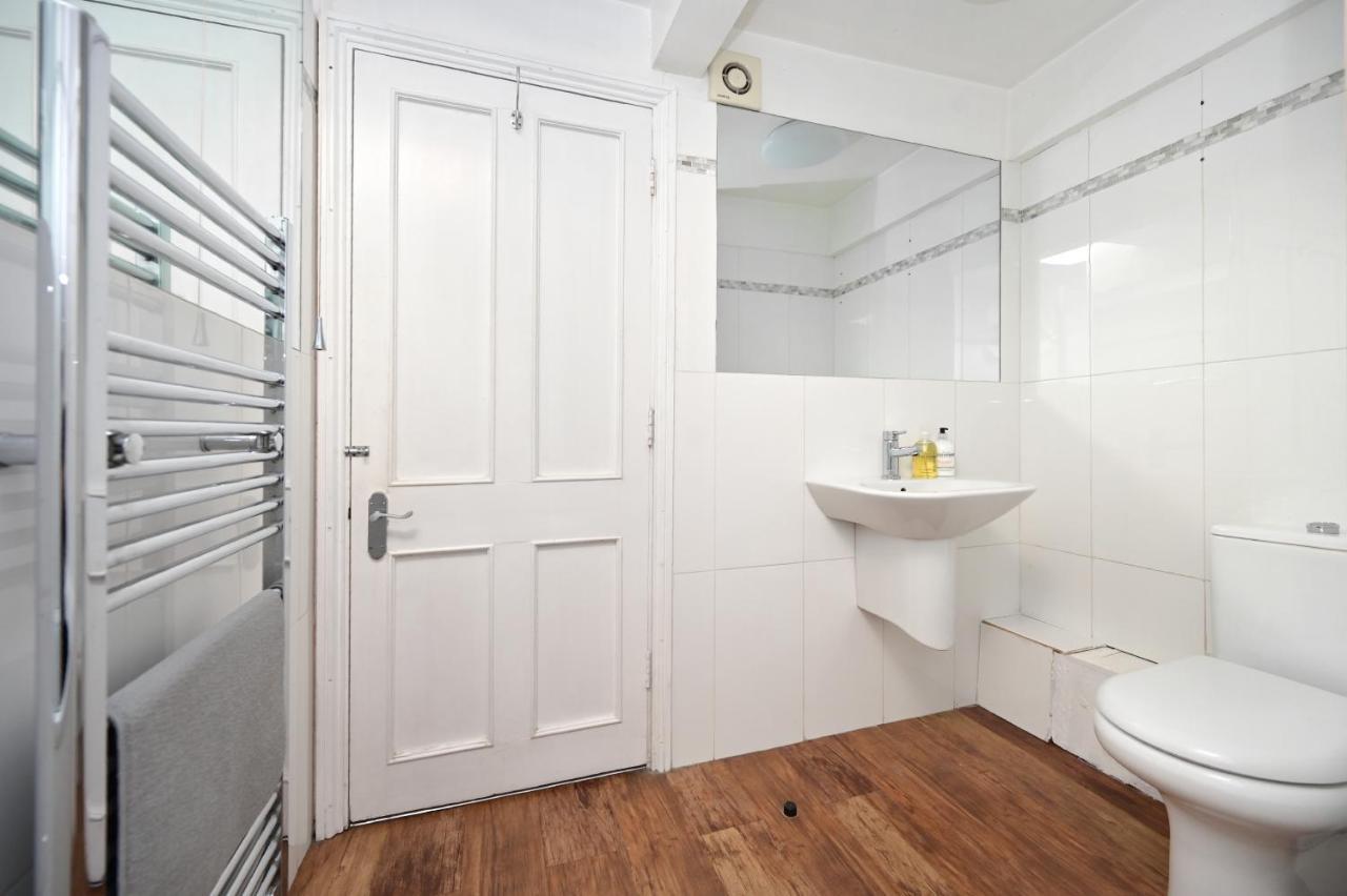 Soho, Piccadilly & Chinatown - Two Bedroom & Two Double Beds Apartment *