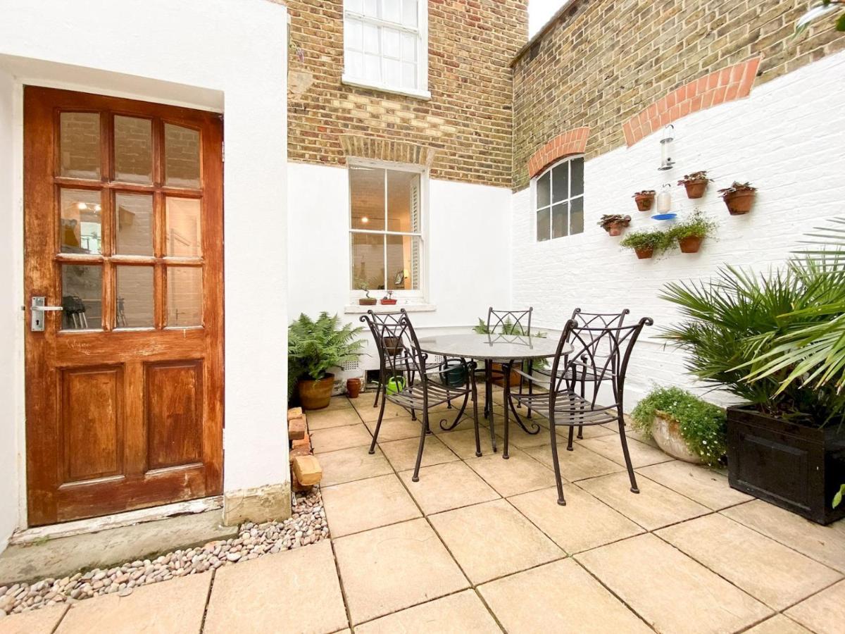 Pass The Keys Garden In Stockwell Londen