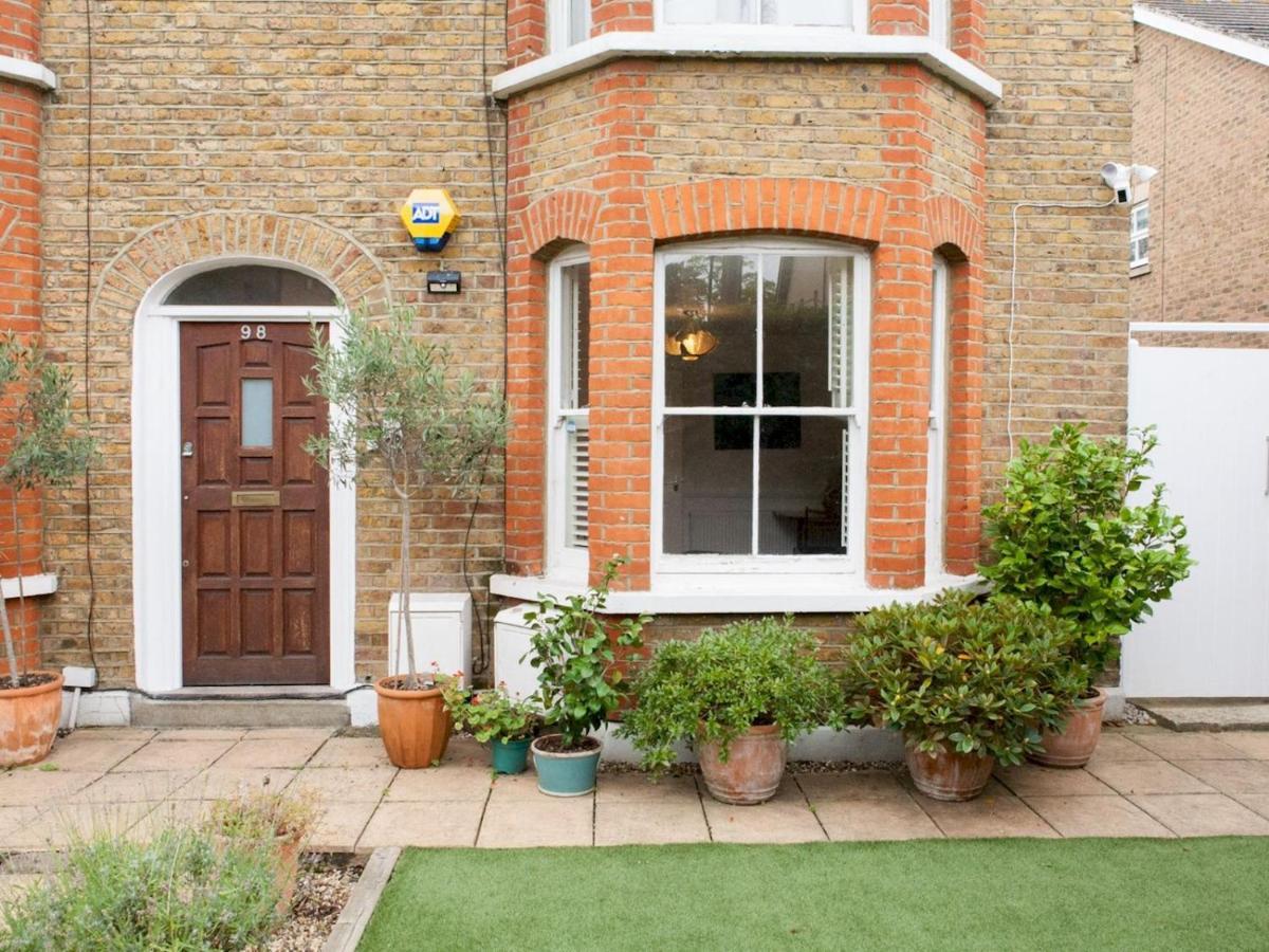 Pass The Keys Garden In Stockwell Londen