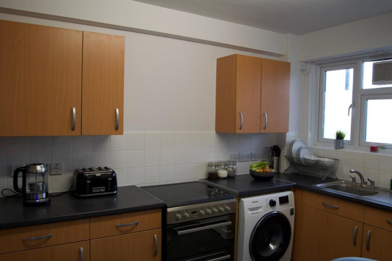 Apartment Modern 1 Bedroom In Shadwell With Balcony