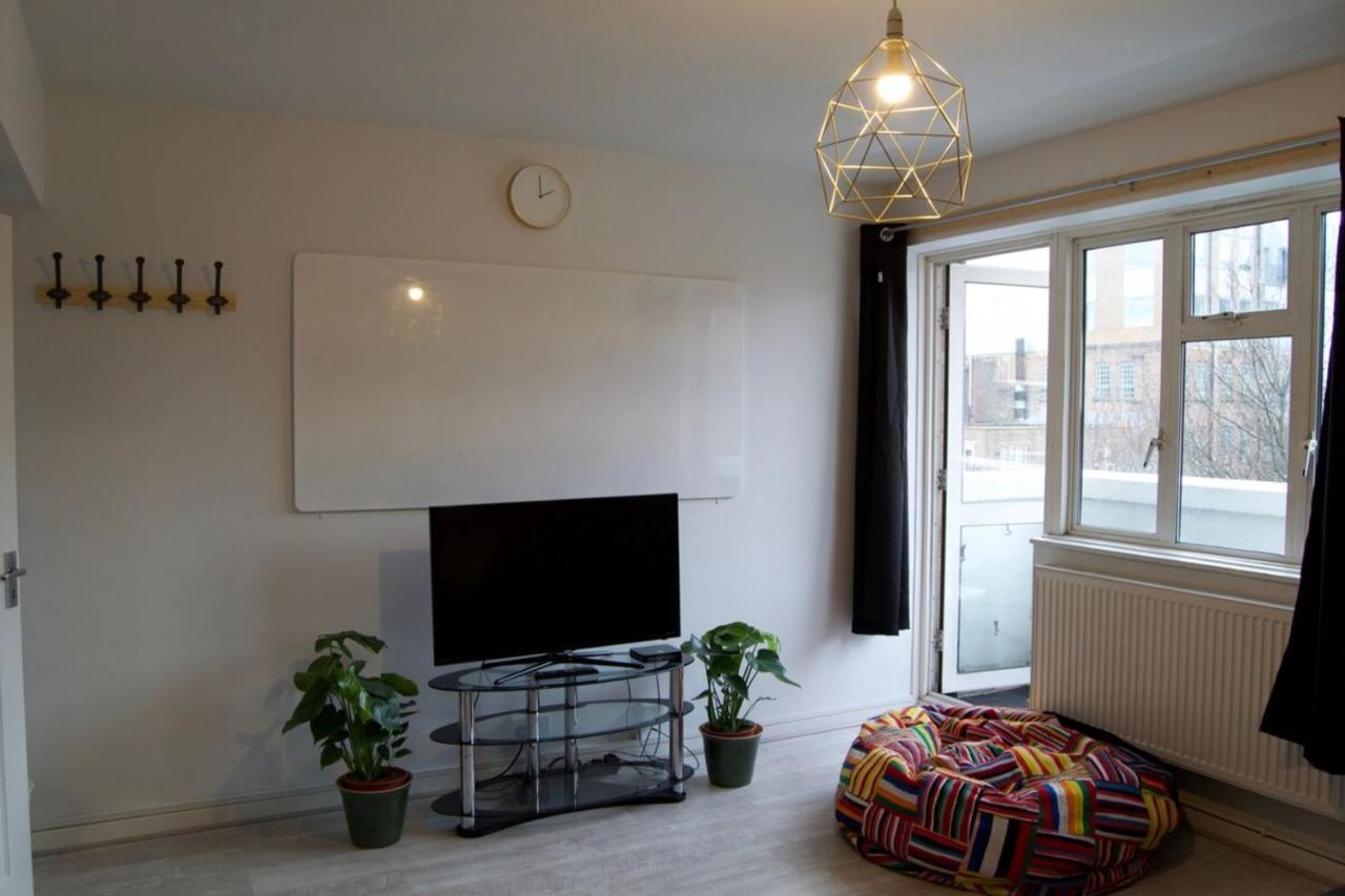 Apartment Modern 1 Bedroom In Shadwell With Balcony London