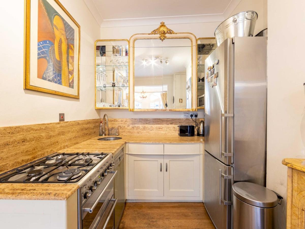 Pass The Keys Split-floors Antique In Portobello Road Appartement Londres