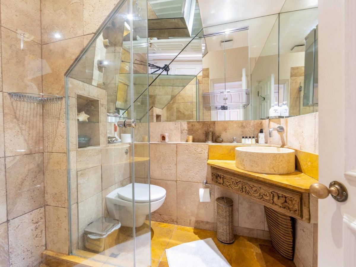 Pass The Keys Split-floors Antique In Portobello Road Appartement