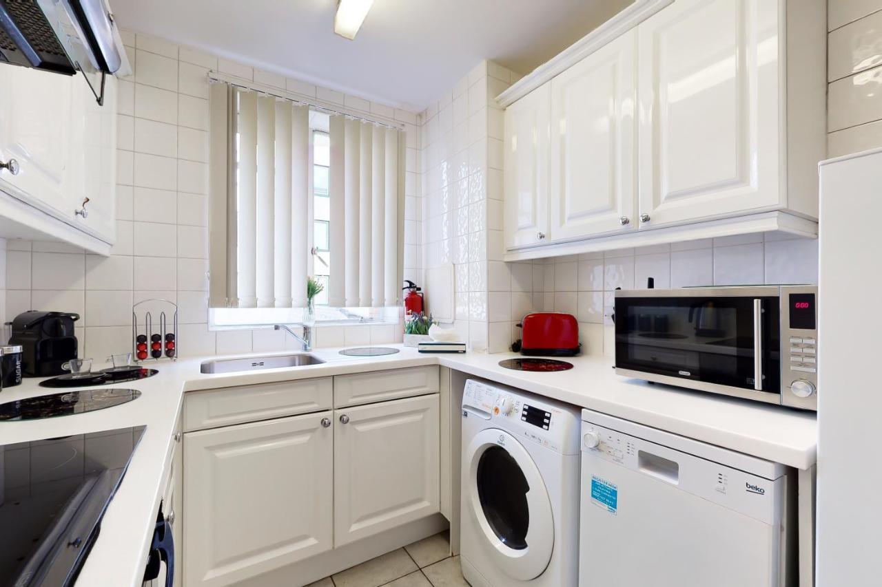 Park Lane Apartments/shaw House Apartment London
