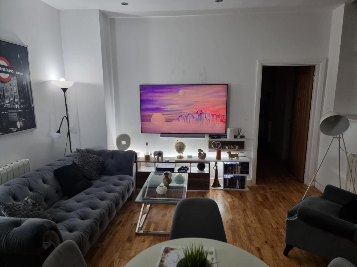 Spacious & Central Park Ground Floor Flat Lägenhet London