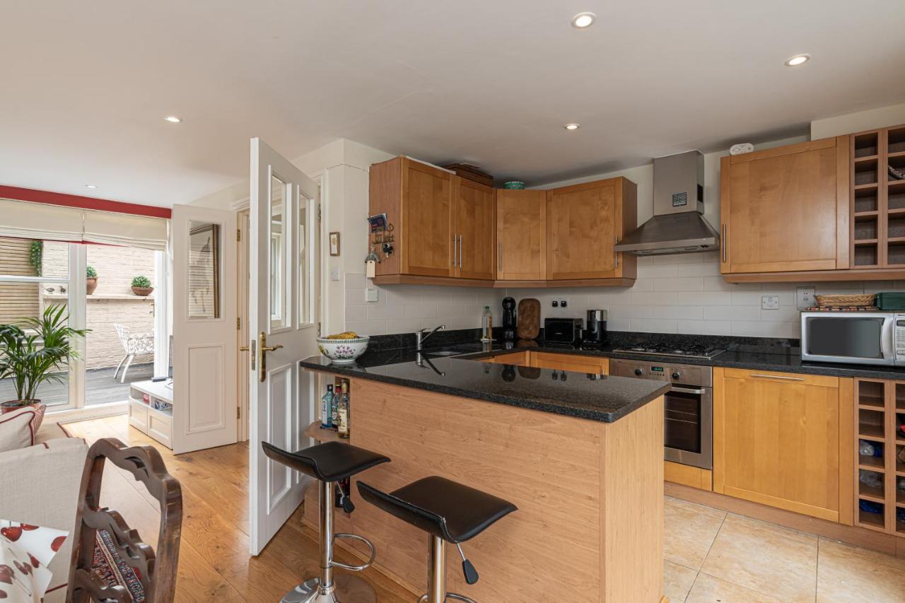 Semesterbostad Stylish Mews House With Parking London