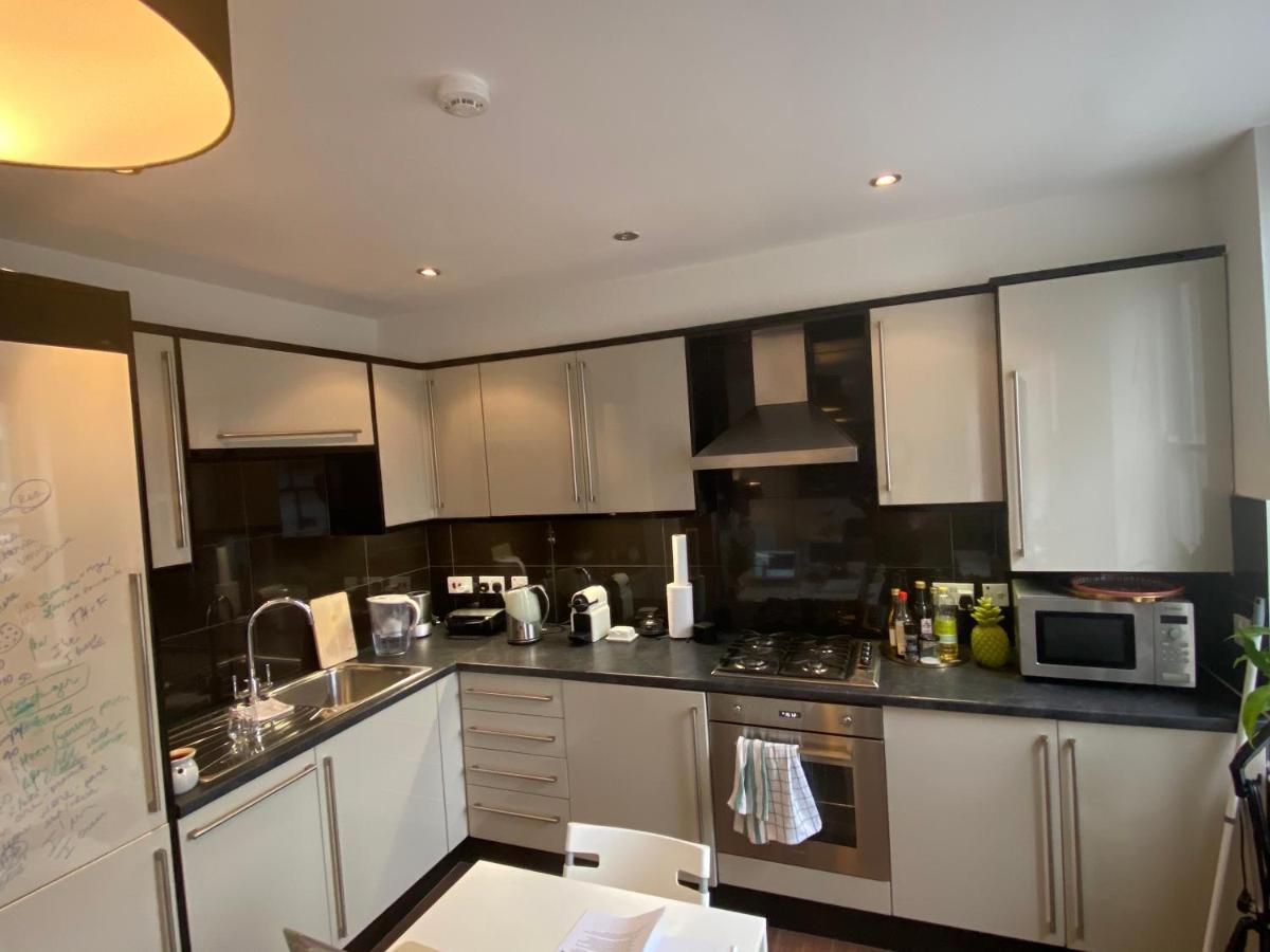 Notting Hill Next Door Bedroom In The Share Flat *