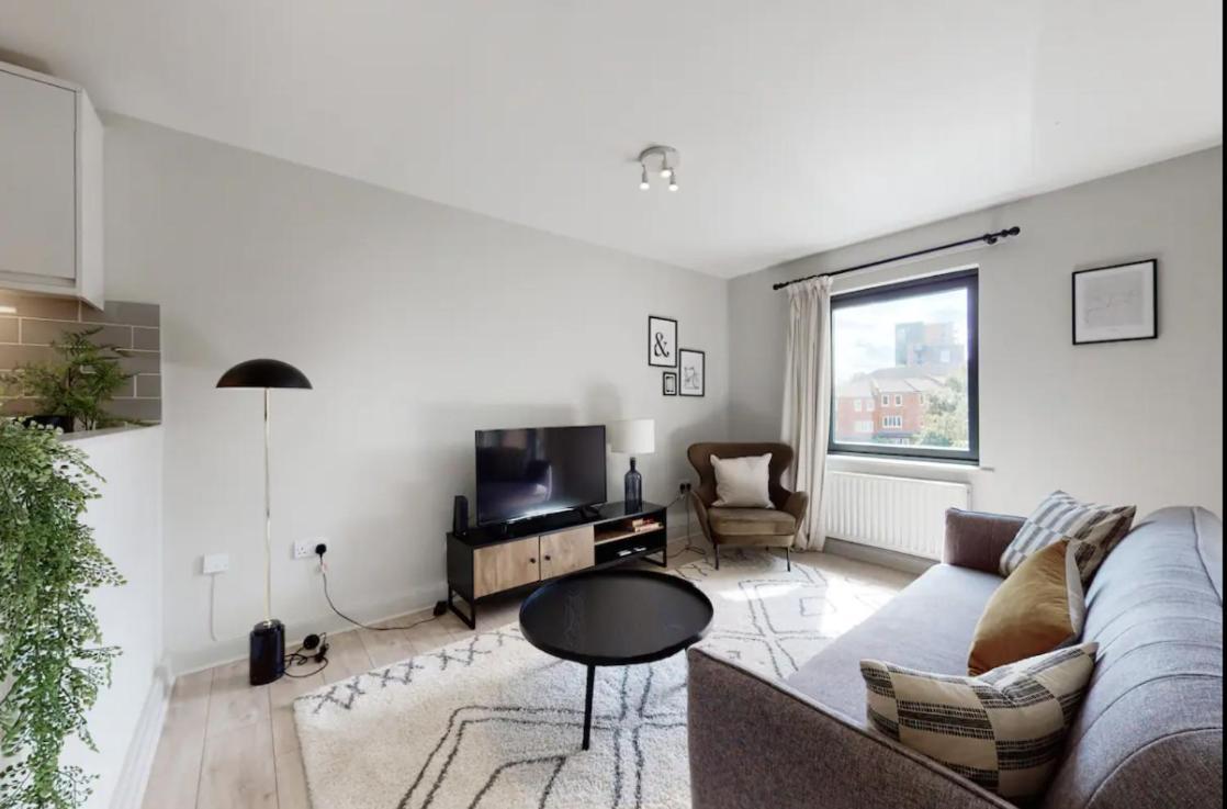 Modern 2 Bedroom Flat With Patio In Turnpike Lane Lägenhet