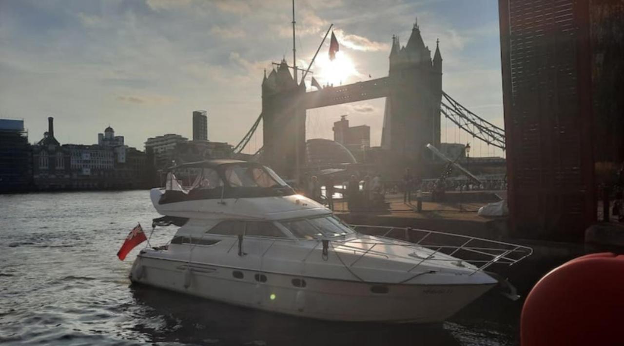 Botel Yacht -central St Kats Dock Tower Bridge