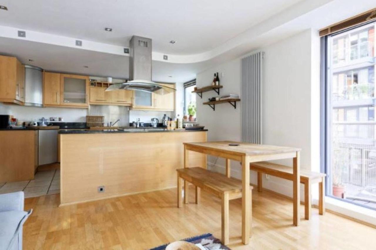 Peaceful Modern 2 Bedroom Flat With Water Views Leilighet