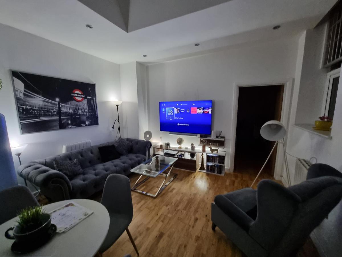 Spacious & Central Park Ground Floor Flat Lägenhet *