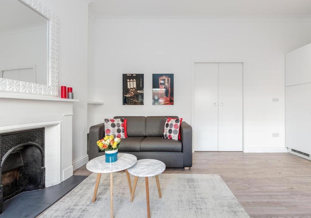 White Piccadilly Apartment