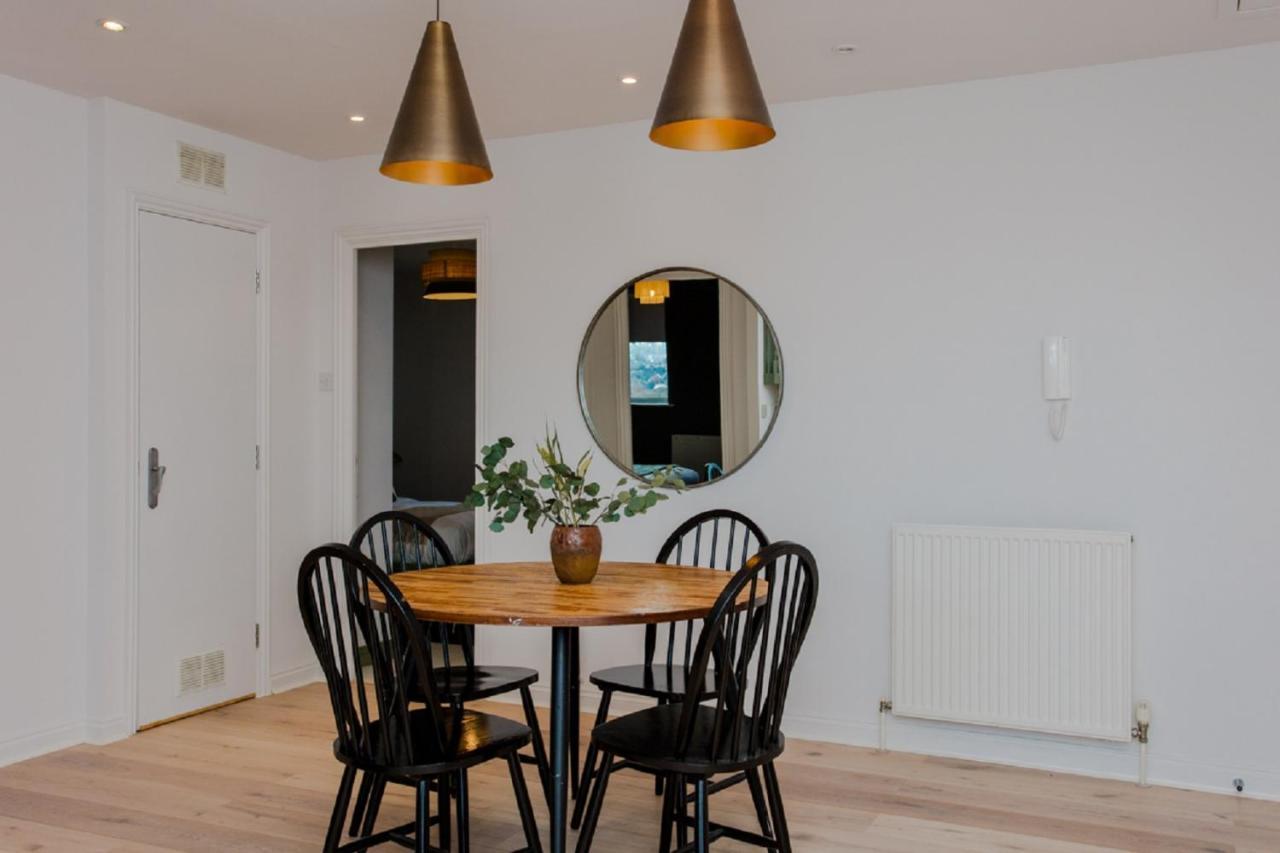 The Sparkford Gardens - Lovely 2bdr With Balcony Lejlighed London