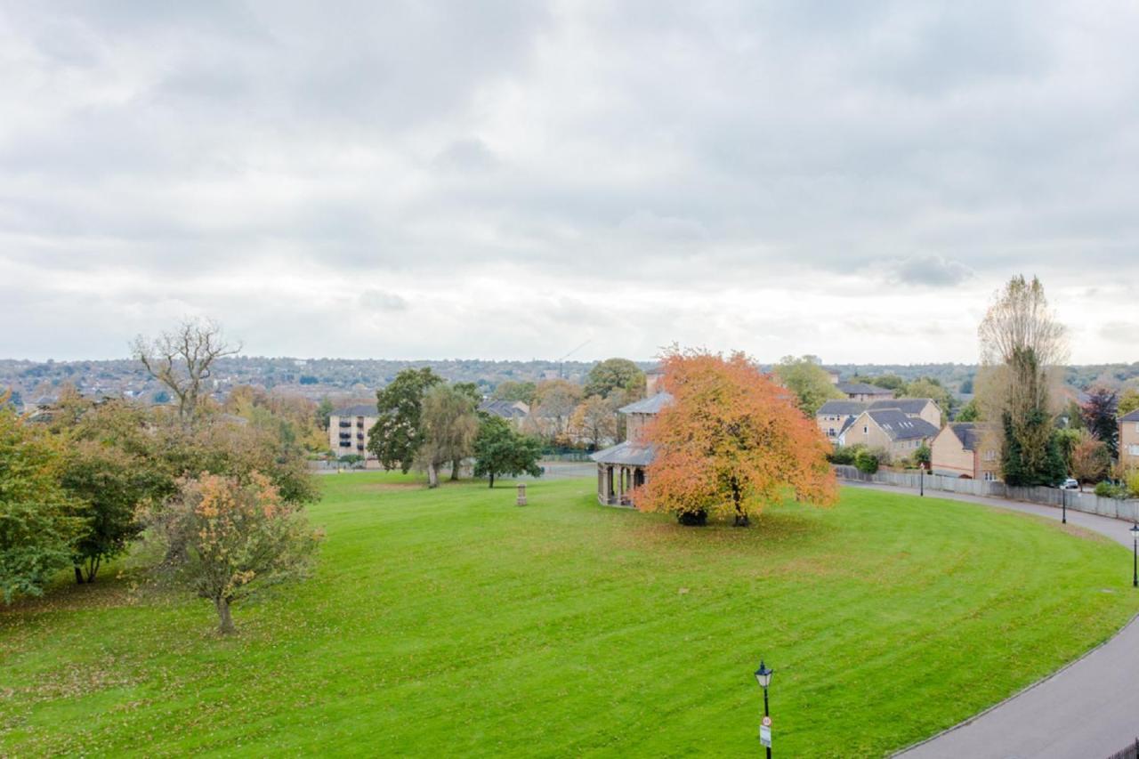 The Sparkford Gardens - Lovely 2bdr With Balcony Lejlighed London