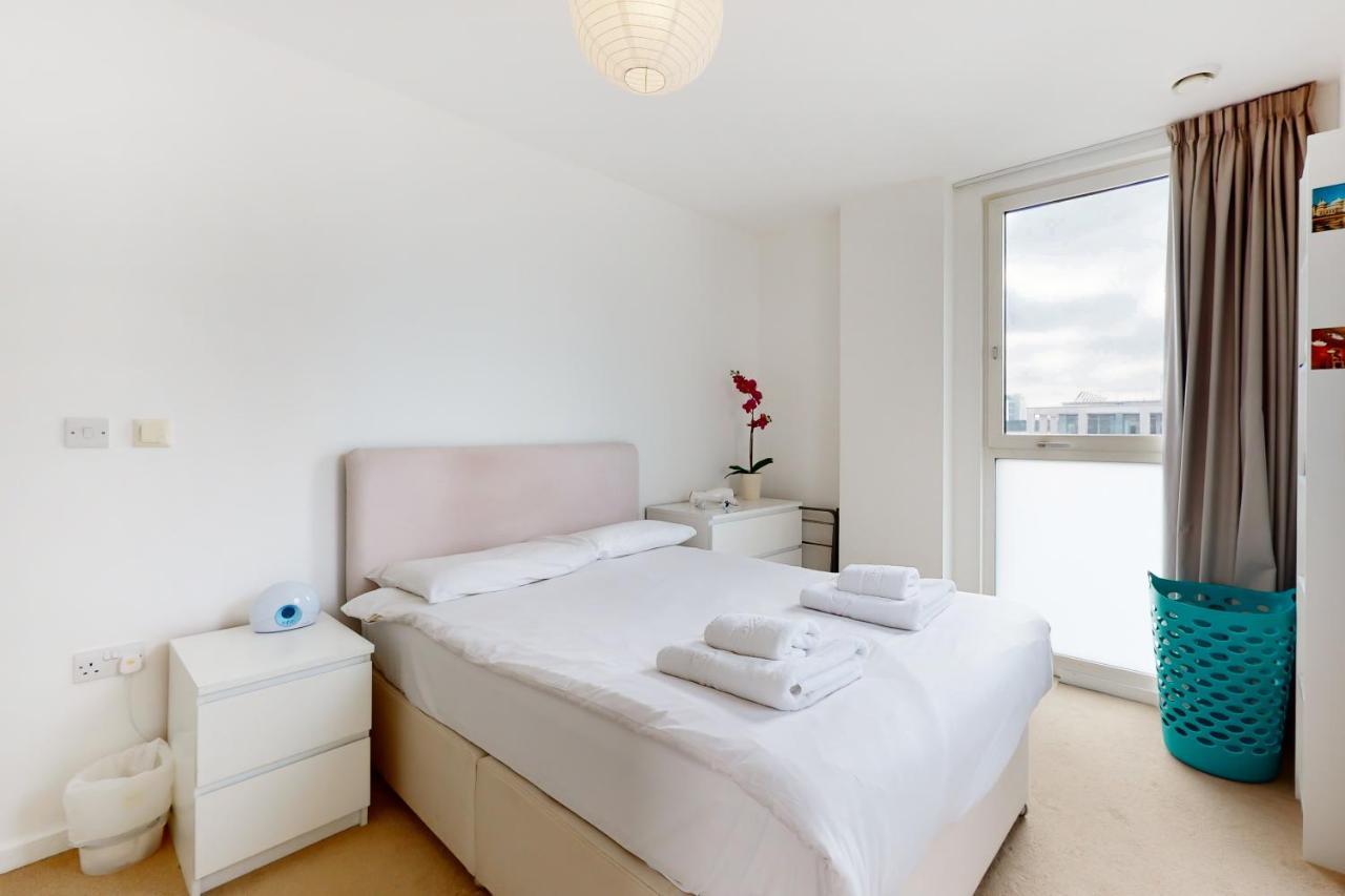 Lovely 2 Bedroom Flat With Balcony In Stratford Lägenhet *