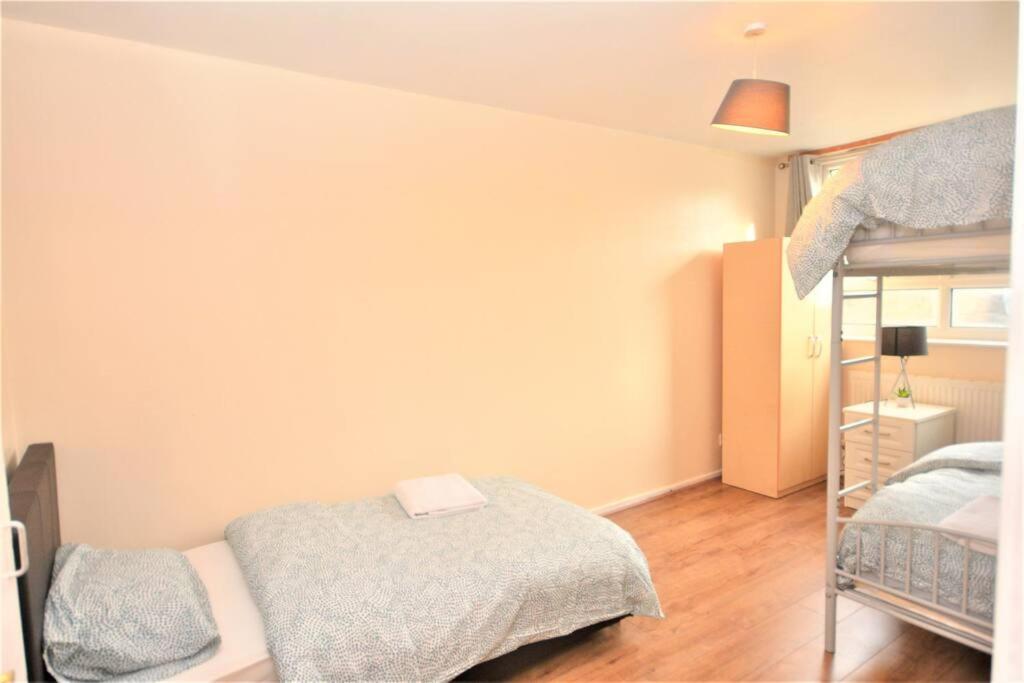 Spacious 2bedroom With Patio By Excel Centre * London