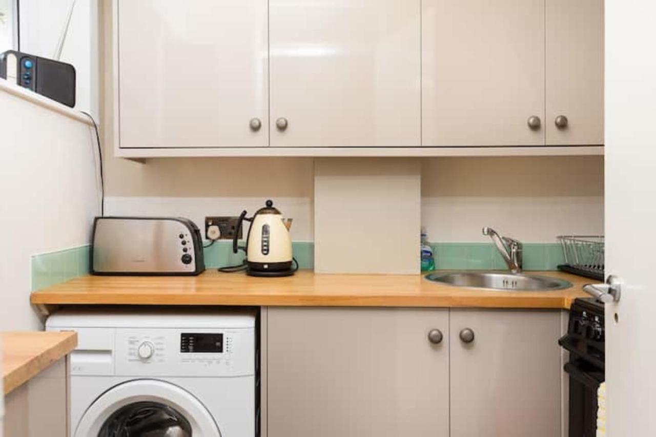 Modern 2 Bedroom In Zone 1 Apartment London