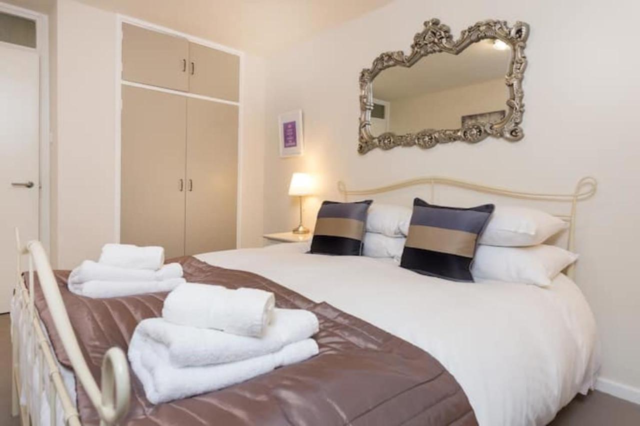 Modern 2 Bedroom In Zone 1 Apartment *