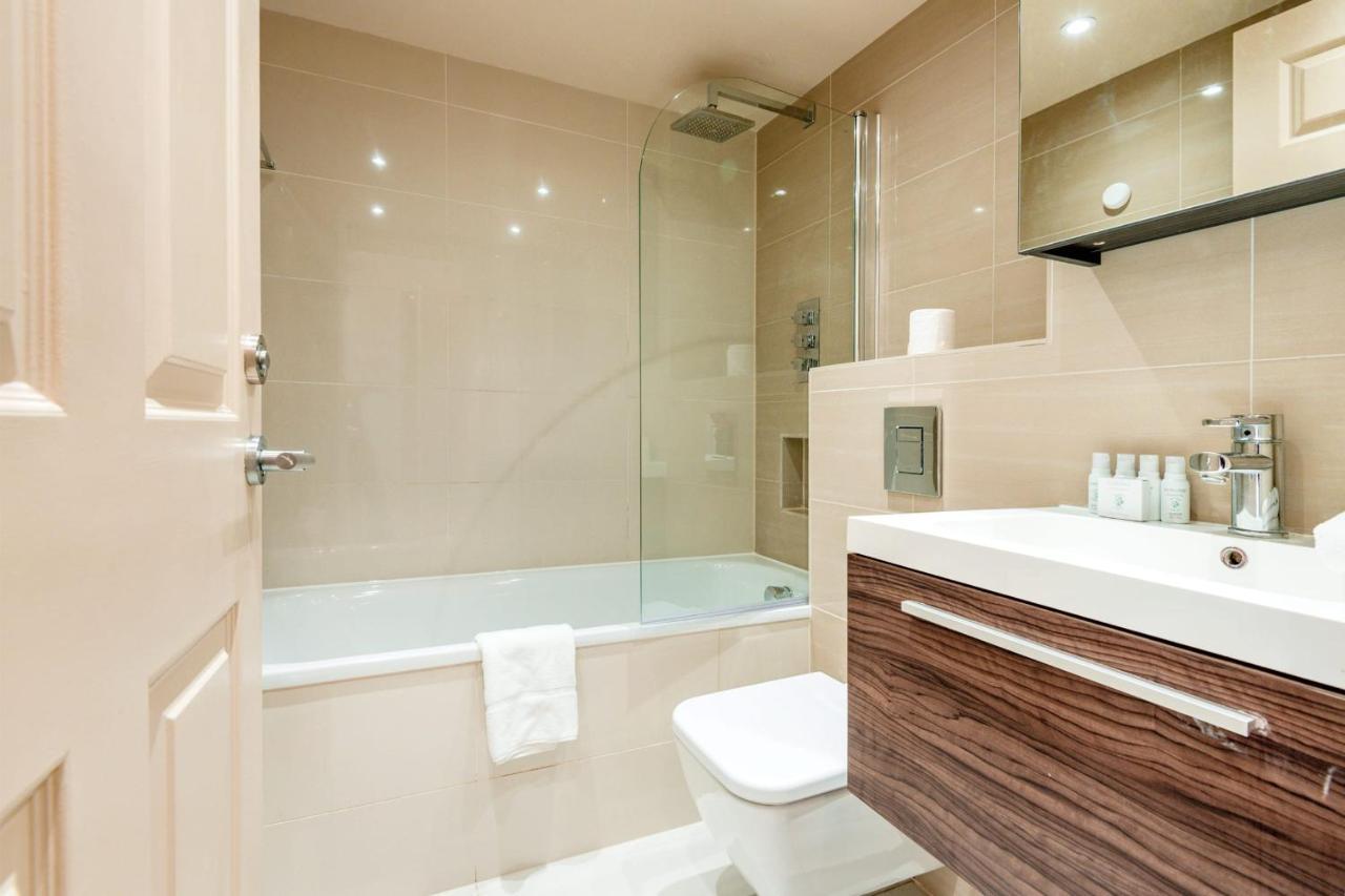 Stunning 3-bedroom In The Heart Of With Parking-hosted By Sweetstay Lejlighed